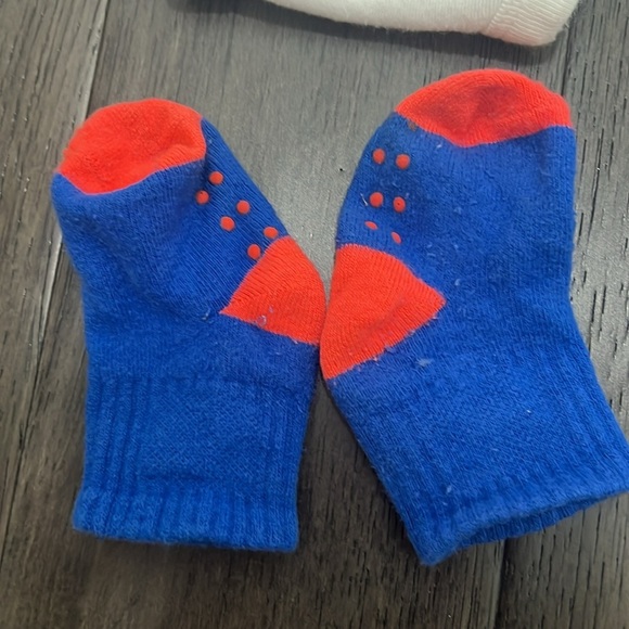 Bundle of girls Jordan, short sleeve onesie and Gerber onesies - Picture 8 of 9